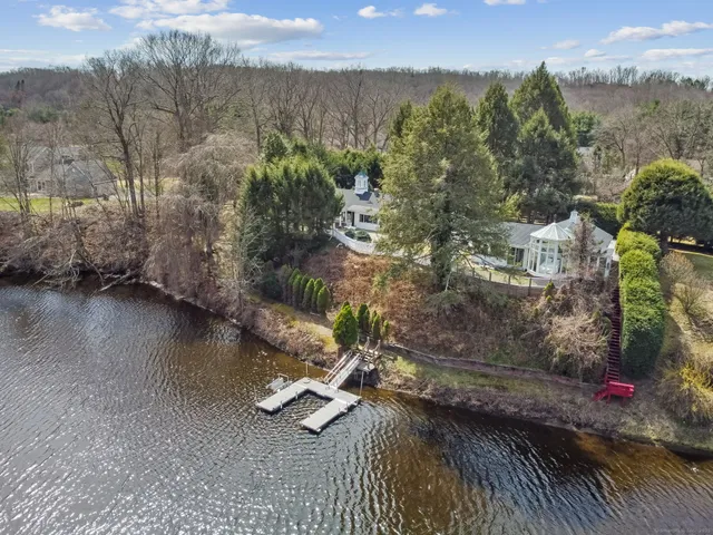 $985,000 | 7 Ford Road, Newtown, CT 06482