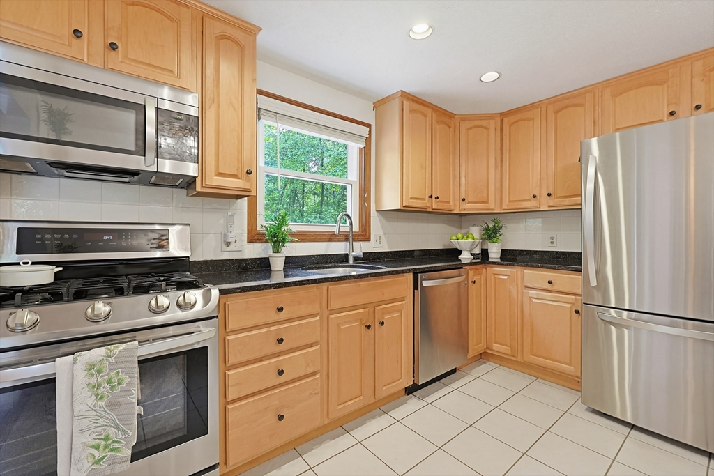 218 Hampton Road Sharon, MA 02067 - Photo 12 of 34