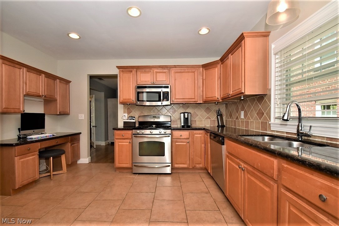 3309 Stockholm Road Cleveland, OH 44120 - Photo 13 of 35