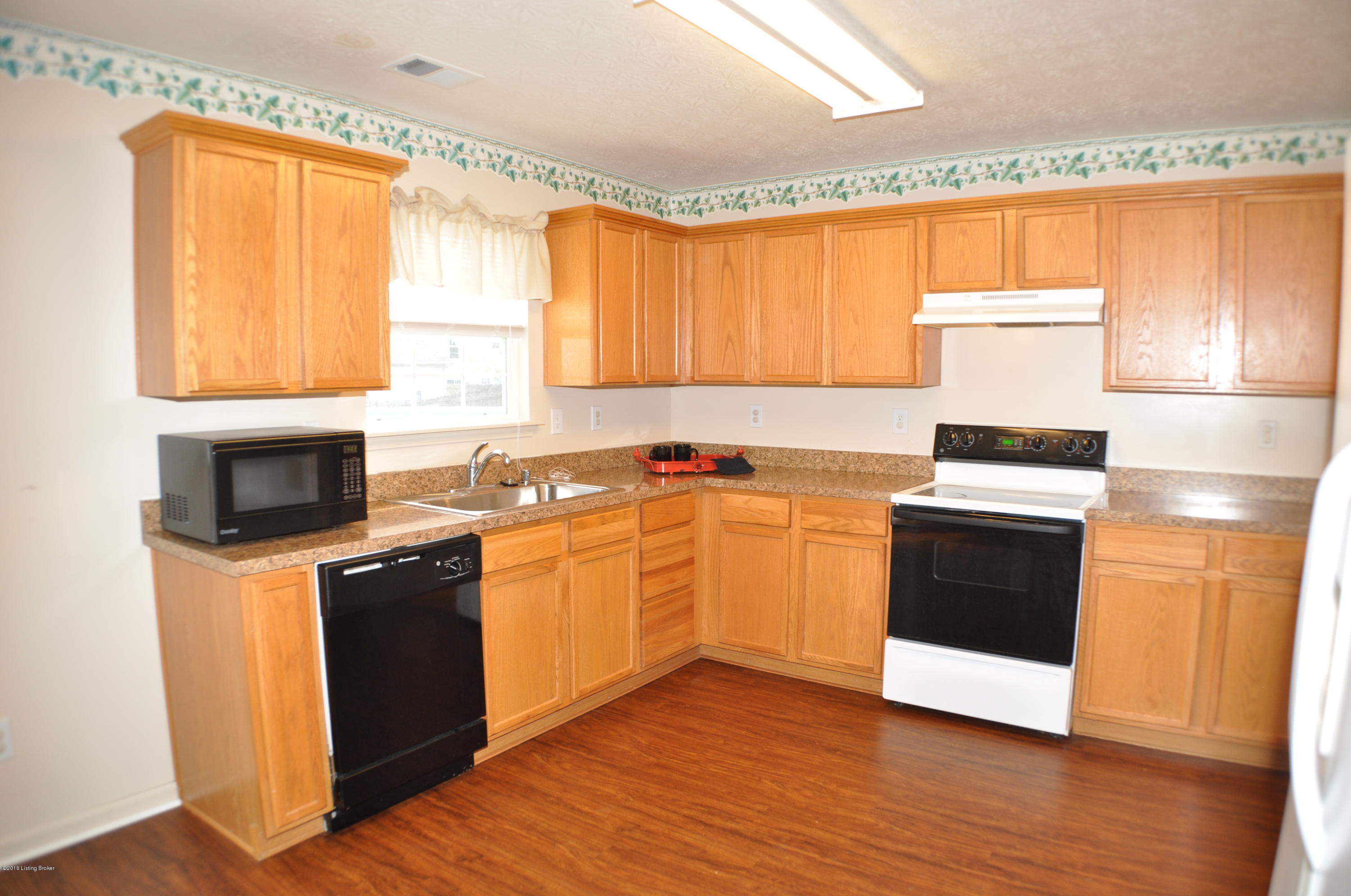 6512 Harrogate Road Louisville, KY 40229 - Photo 10 of 35 DSC_0063