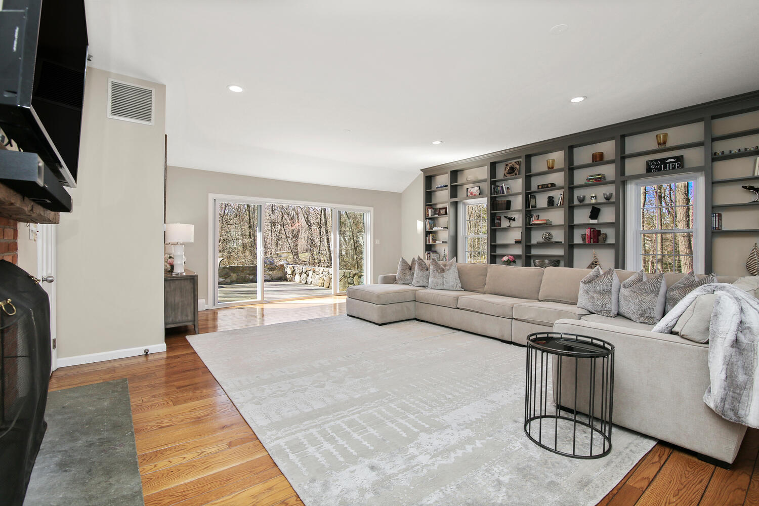 57 Deer Park Road New Canaan, CT 06840 - Photo 13 of 40 57 Deer Park Rd New Canaan CT-large-029-