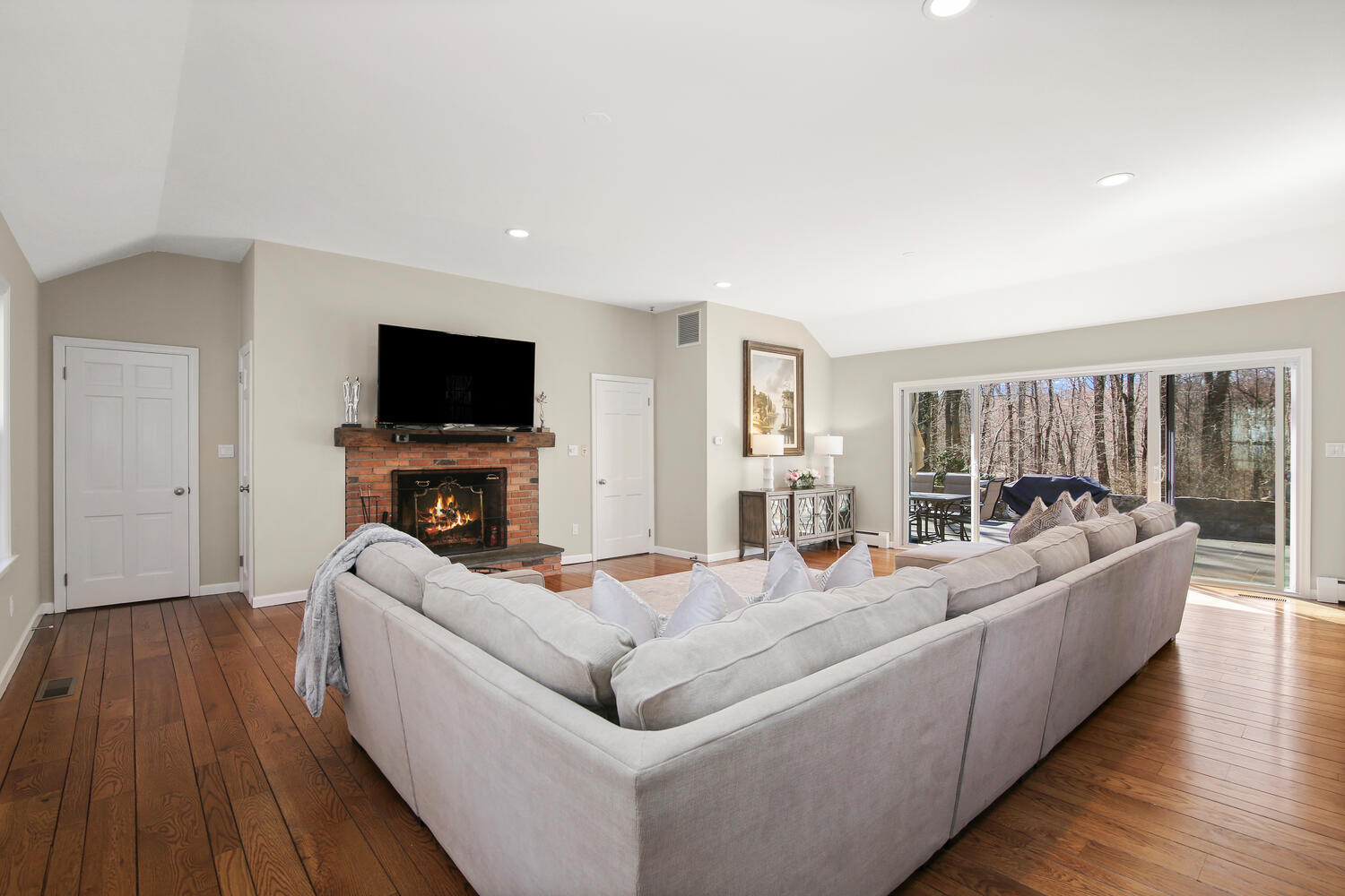 57 Deer Park Road New Canaan, CT 06840 - Photo 14 of 40 57 Deer Park Rd New Canaan CT-large-031-