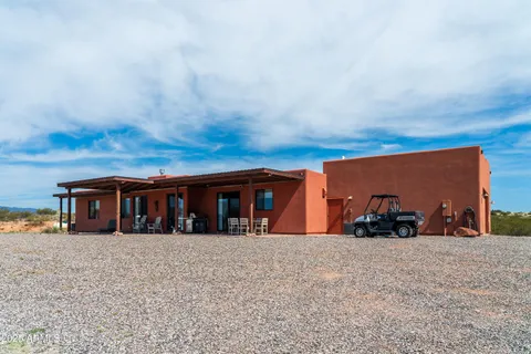 $915,000 | 7375 East Sliding Stop Lane, Cornville, AZ 86325