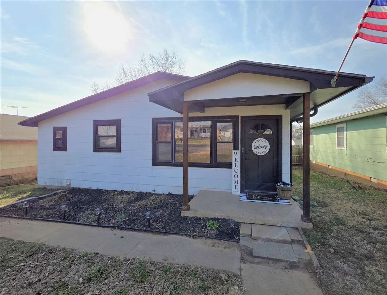 512 Ivanhoe Street Perry, OK 73077 - Photo 1 of 25 Gallery Image 1