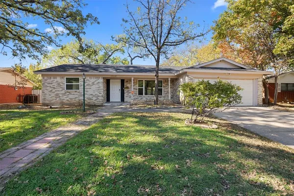 $2,200 | 1612 Mims Street, Fort Worth, TX 76112