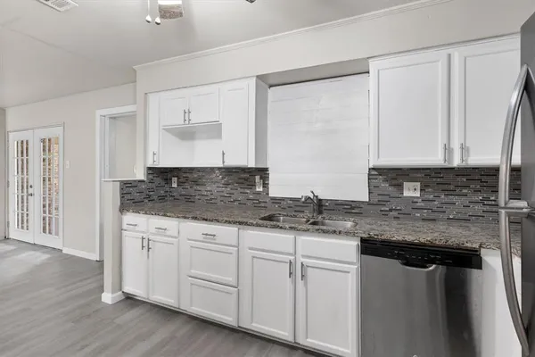 $2,200 | 1612 Mims Street, Fort Worth, TX 76112