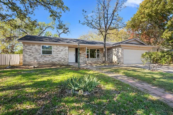 $2,200 | 1612 Mims Street, Fort Worth, TX 76112