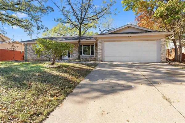 $2,200 | 1612 Mims Street, Fort Worth, TX 76112