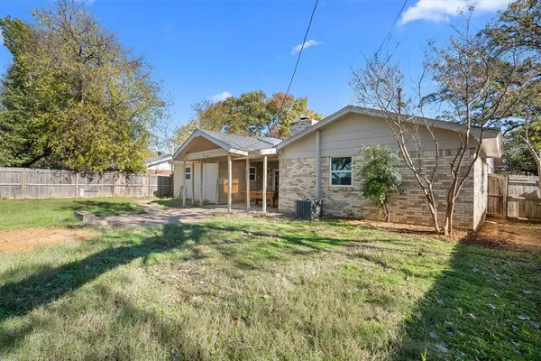 $2,200 | 1612 Mims Street, Fort Worth, TX 76112