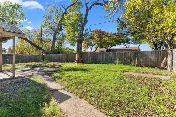 $2,200 | 1612 Mims Street, Fort Worth, TX 76112