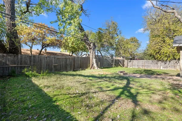 $2,200 | 1612 Mims Street, Fort Worth, TX 76112