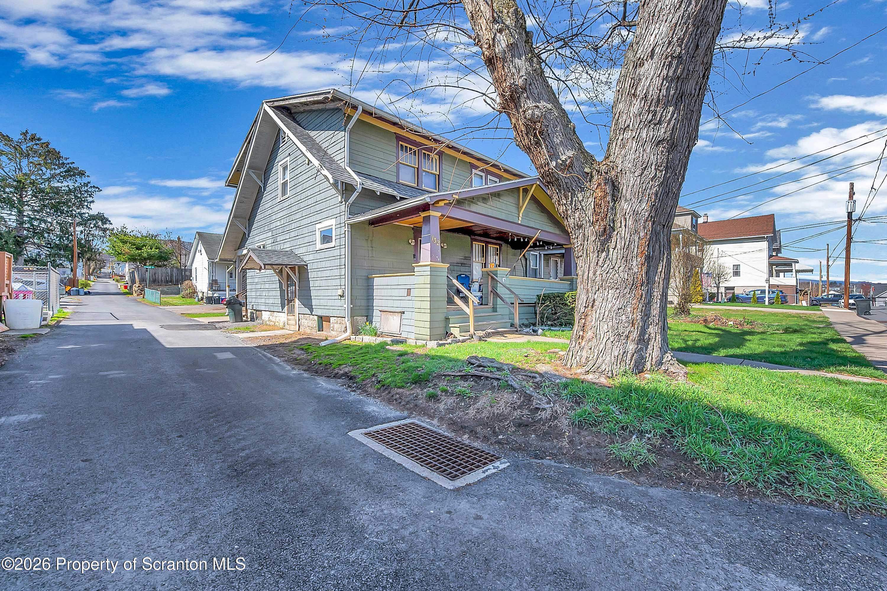 132 South Ridge Street Taylor, PA 18517 - Photo 4 of 21 Ridge -3