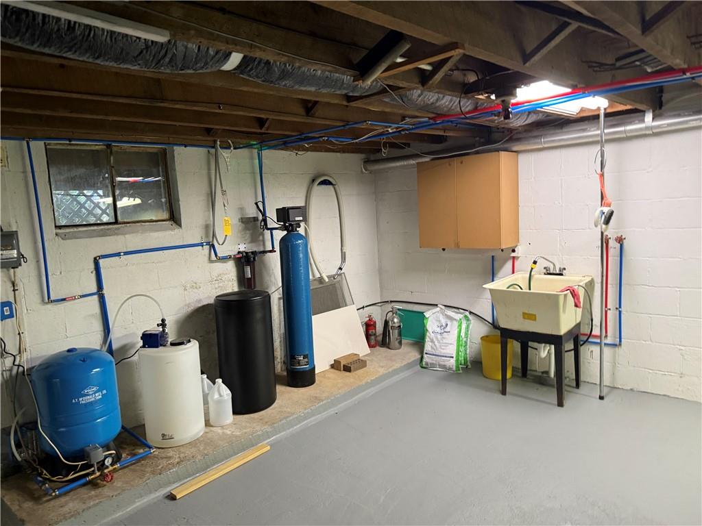 3948 Piney Dam Road Clarion, PA 16214 - Photo 18 of 23 a room with furniture and a table