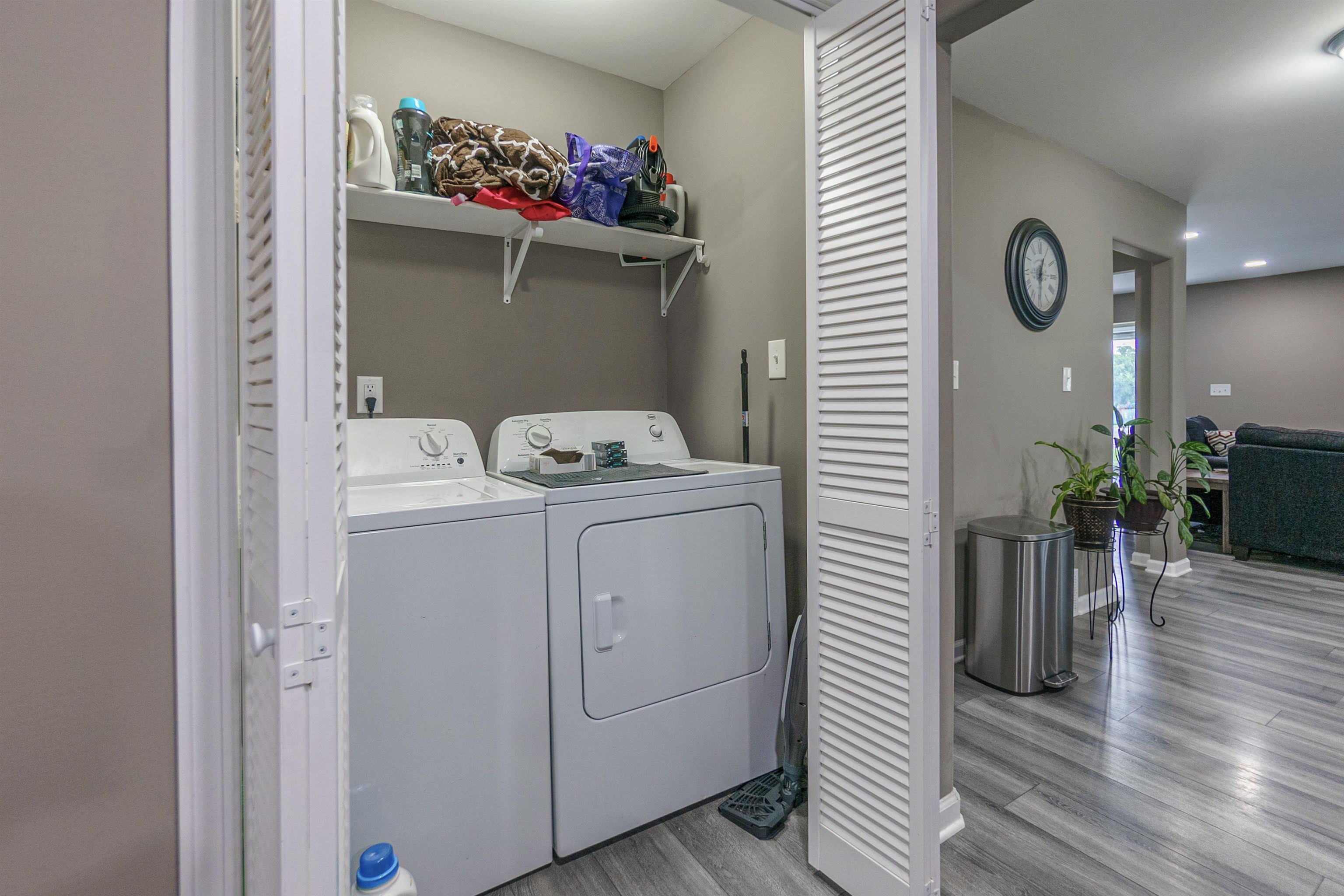 3718 Vanuys Road Memphis, TN 38111 - Photo 20 of 20 a utility room with dryer and washer