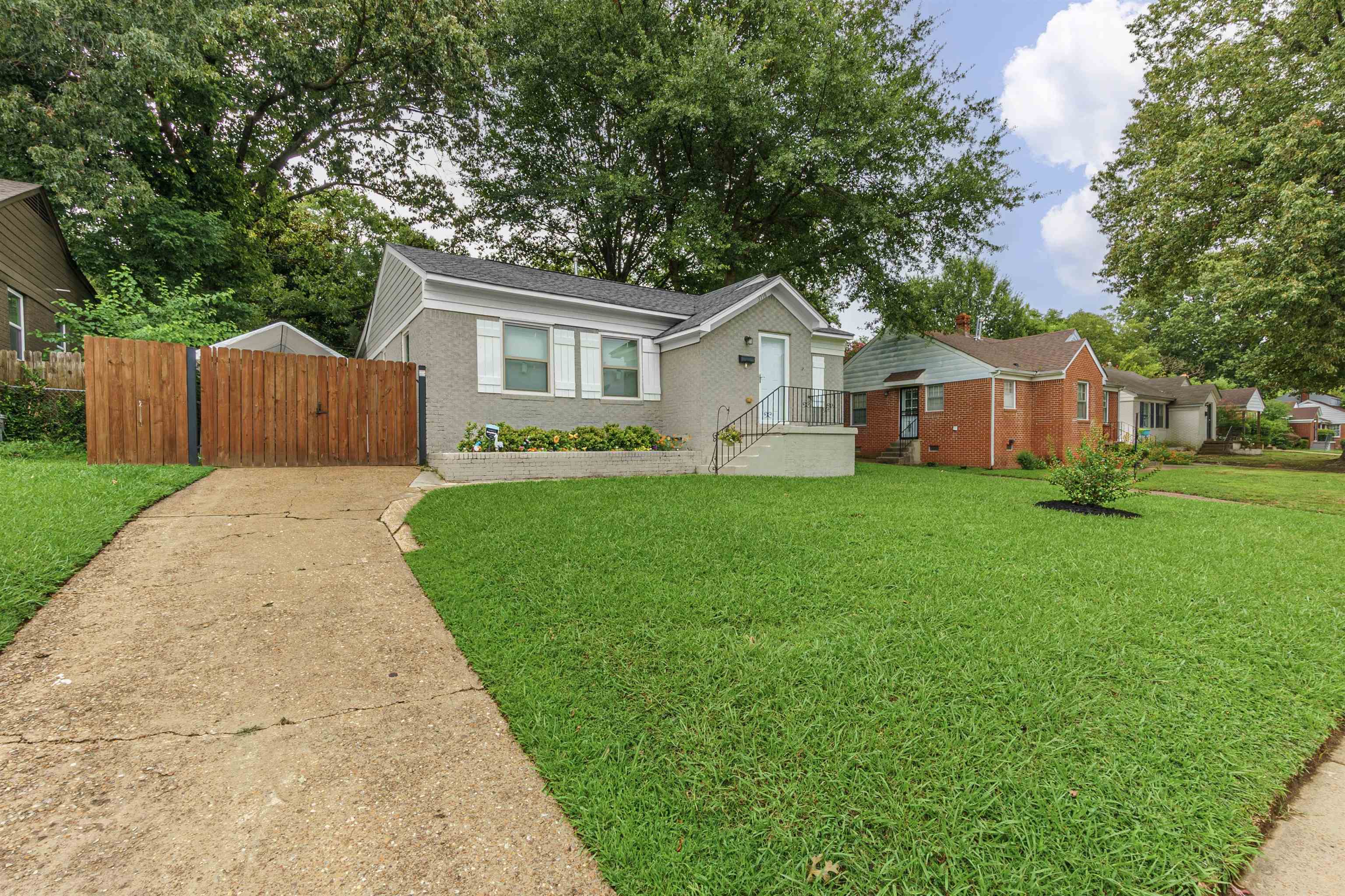 3718 Vanuys Road Memphis, TN 38111 - Photo 2 of 20 a front view of house with yard and green space