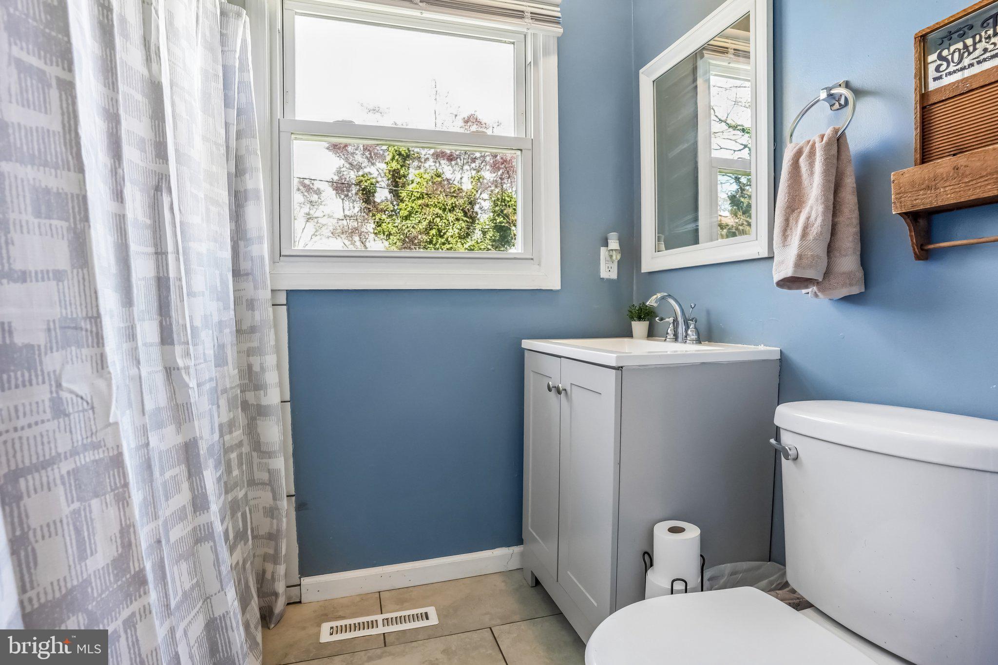 5 Middleton Lane Willingboro, NJ 08046 - Photo 10 of 20 1st Floor Full Bath
