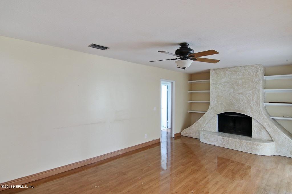 1317 Lee Road St. Johns, FL 32259 - Photo 10 of 16 a view of fireplace and entryway
