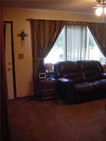3421 Gimlet Road Lawrenceburg, TN 38464 - Photo 4 of 18 Living room 12x17.