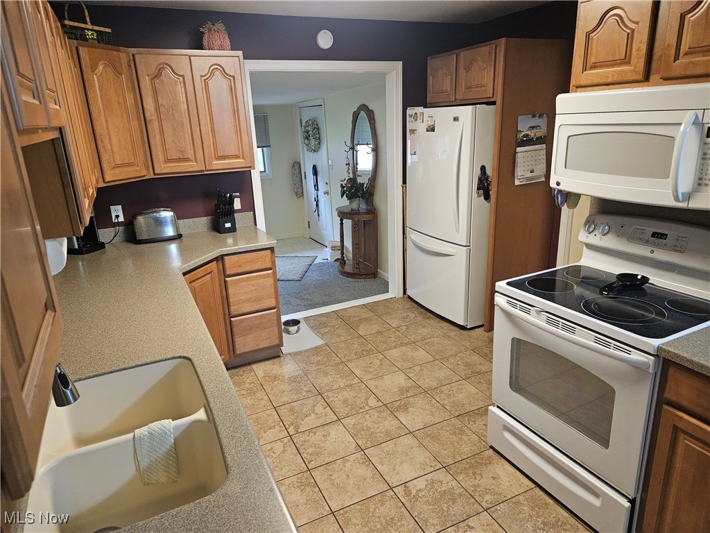 9136 Lynnhaven Road Parma Heights, OH 44130 - Photo 4 of 17