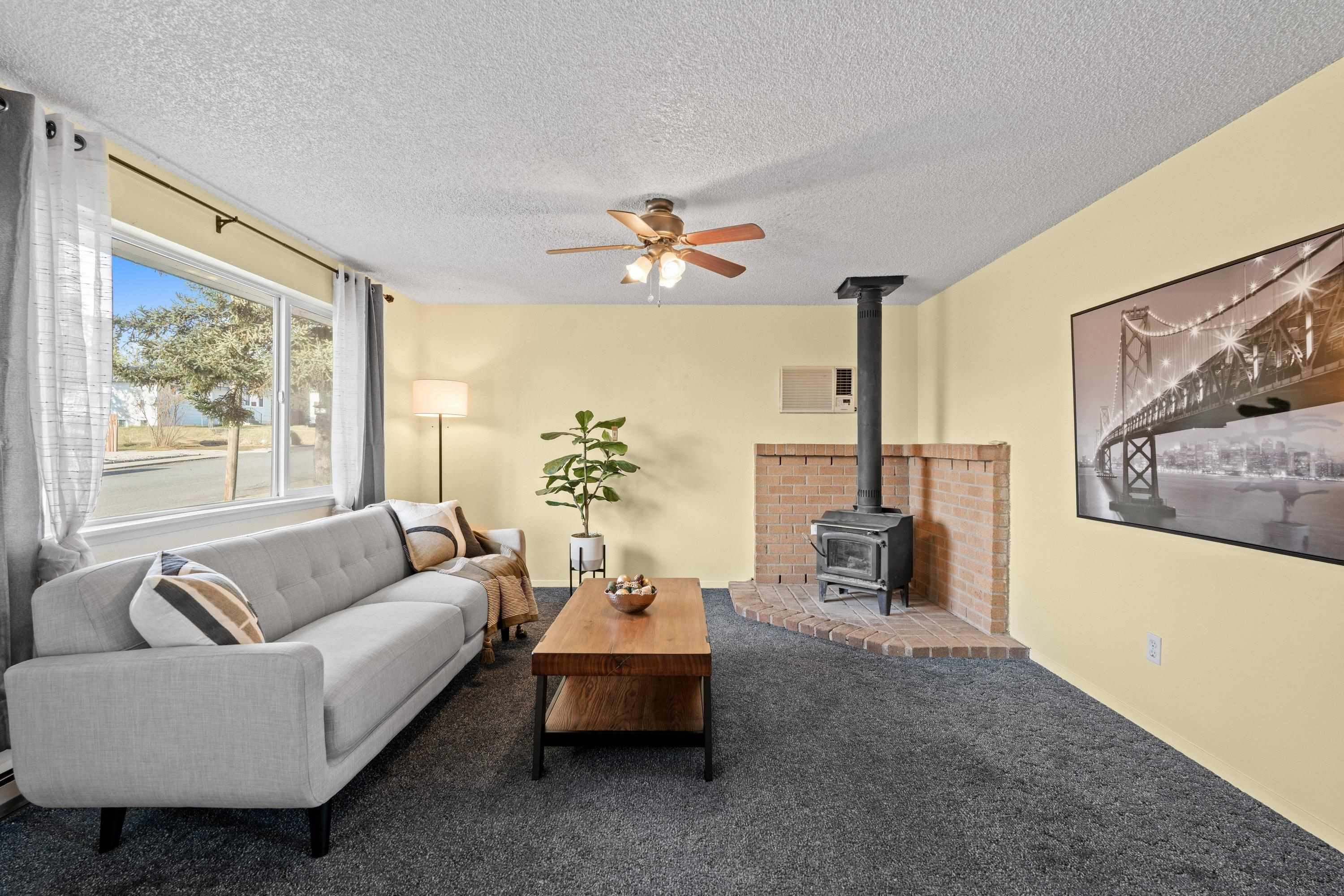 305 Holladay Drive Cheney, WA 99004 - Photo 2 of 27