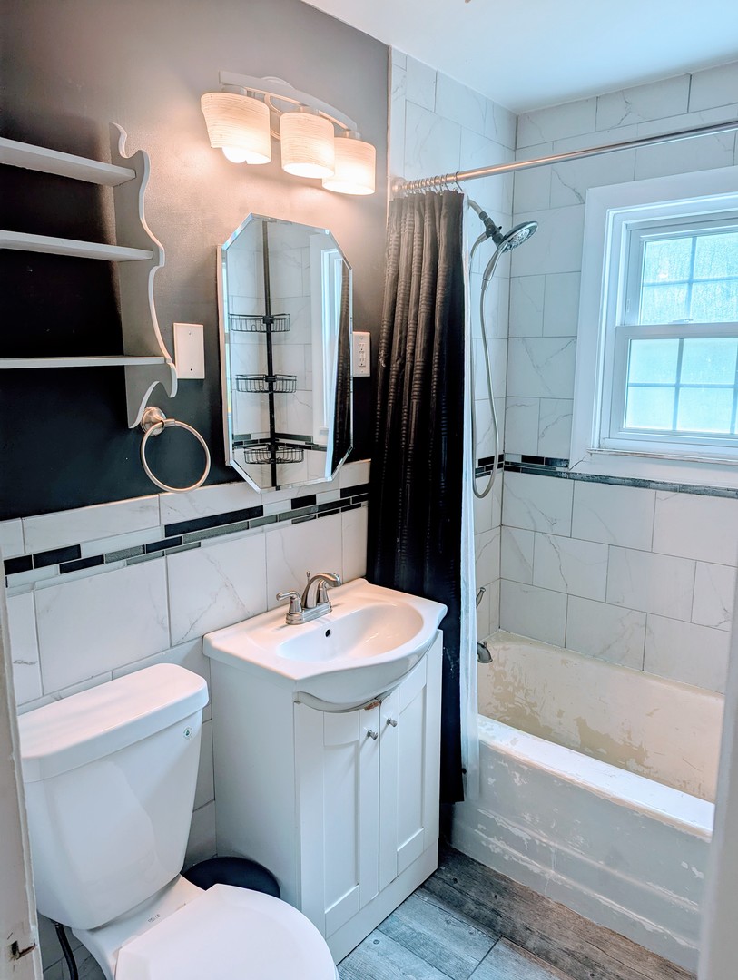 515 South Cedar Road New Lenox, IL 60451 - Photo 12 of 19 a bathroom with a sink toilet and shower