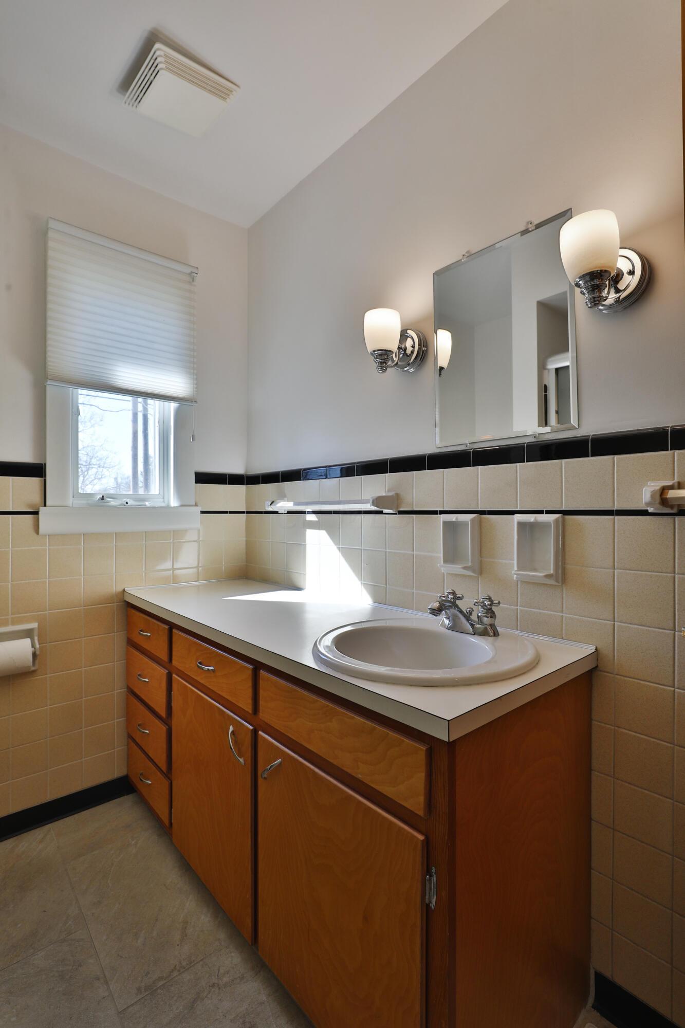 3231 Somerford Road Columbus, OH 43221 - Photo 20 of 35 Hallway Bathroom