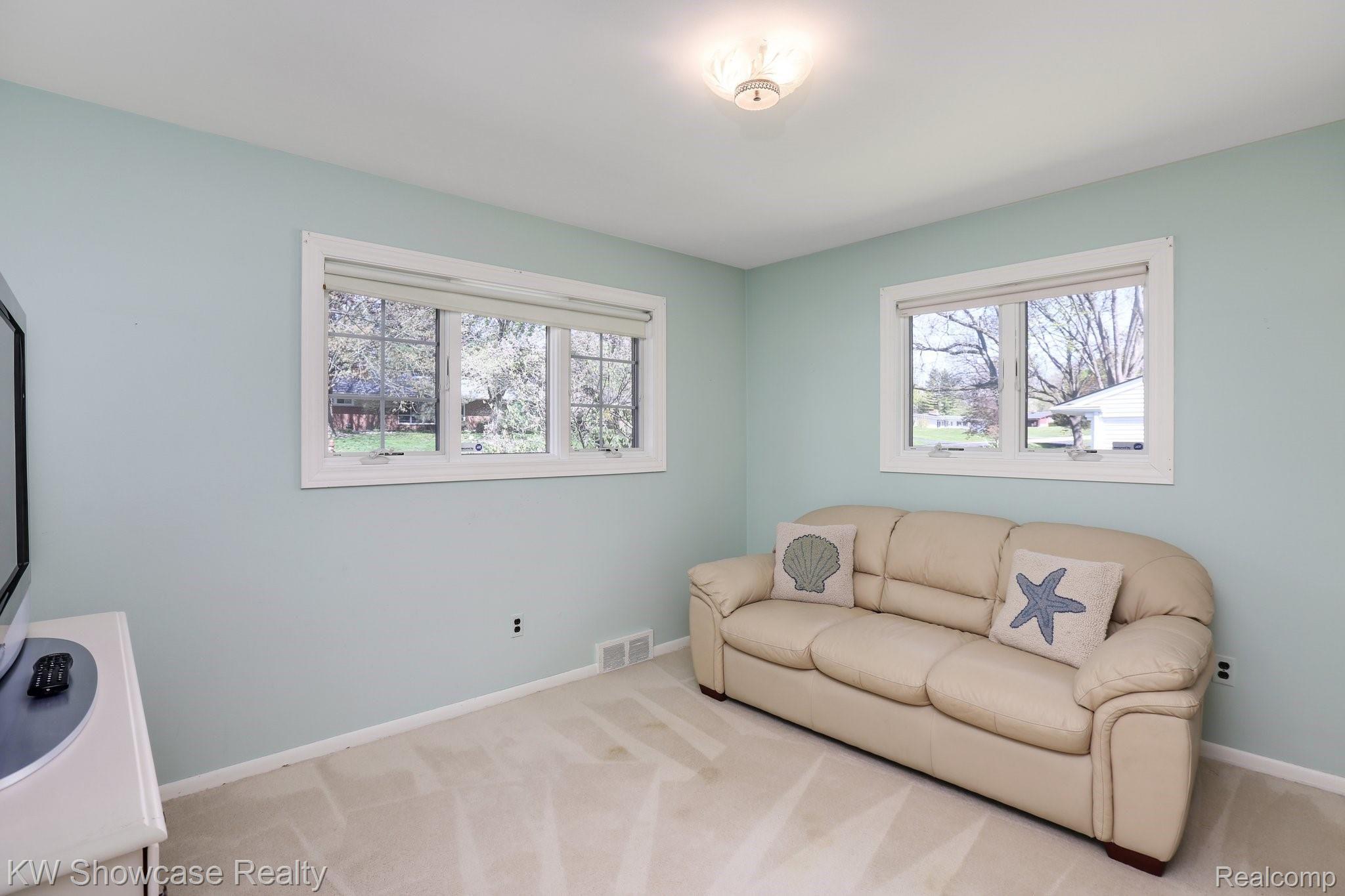 28110 Quail Hollow Road Farmington, MI 48331 - Photo 20 of 31 Bedroom #2