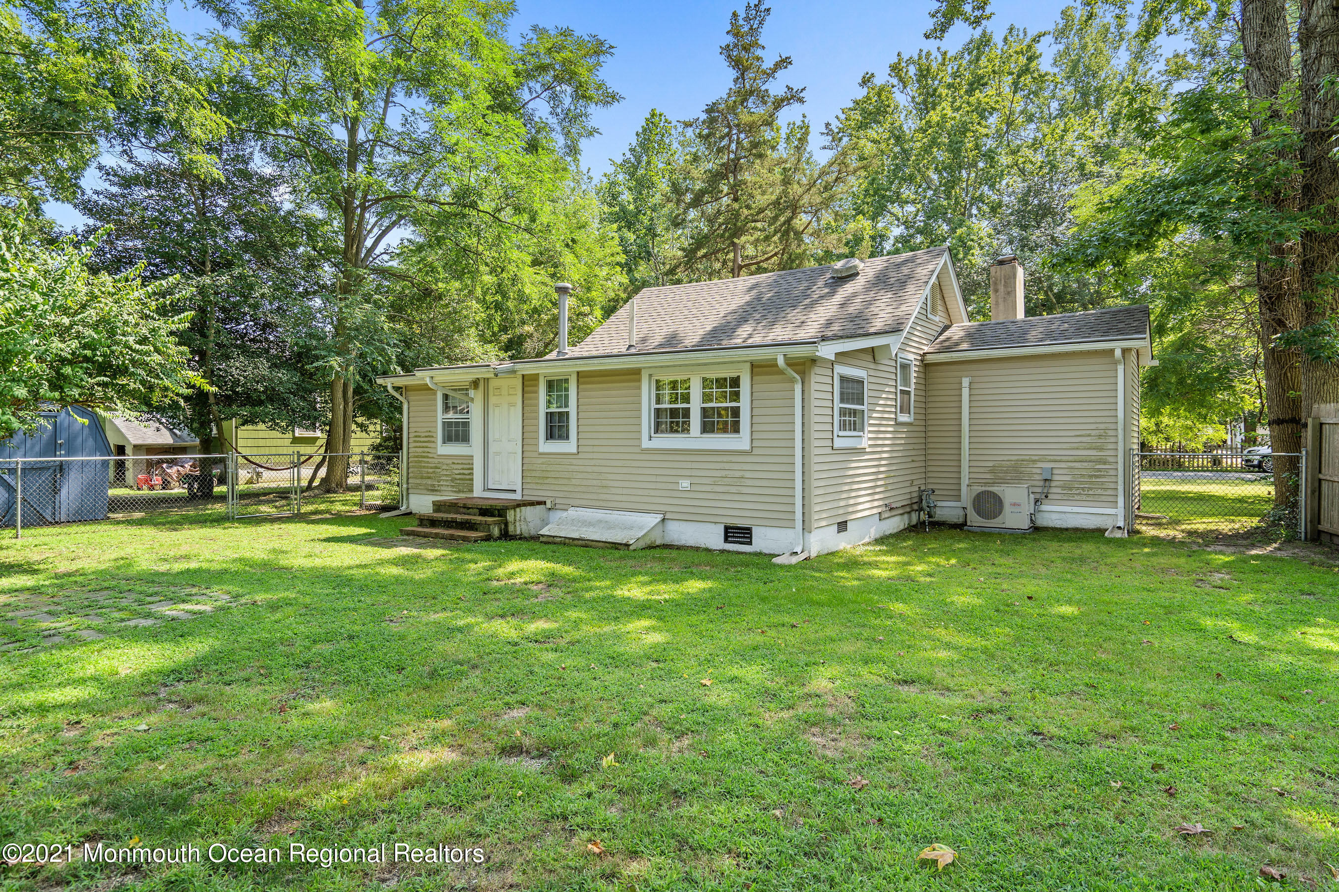 71 Oak Knoll Road Waretown, NJ 08758 - Photo 24 of 31 RearRight