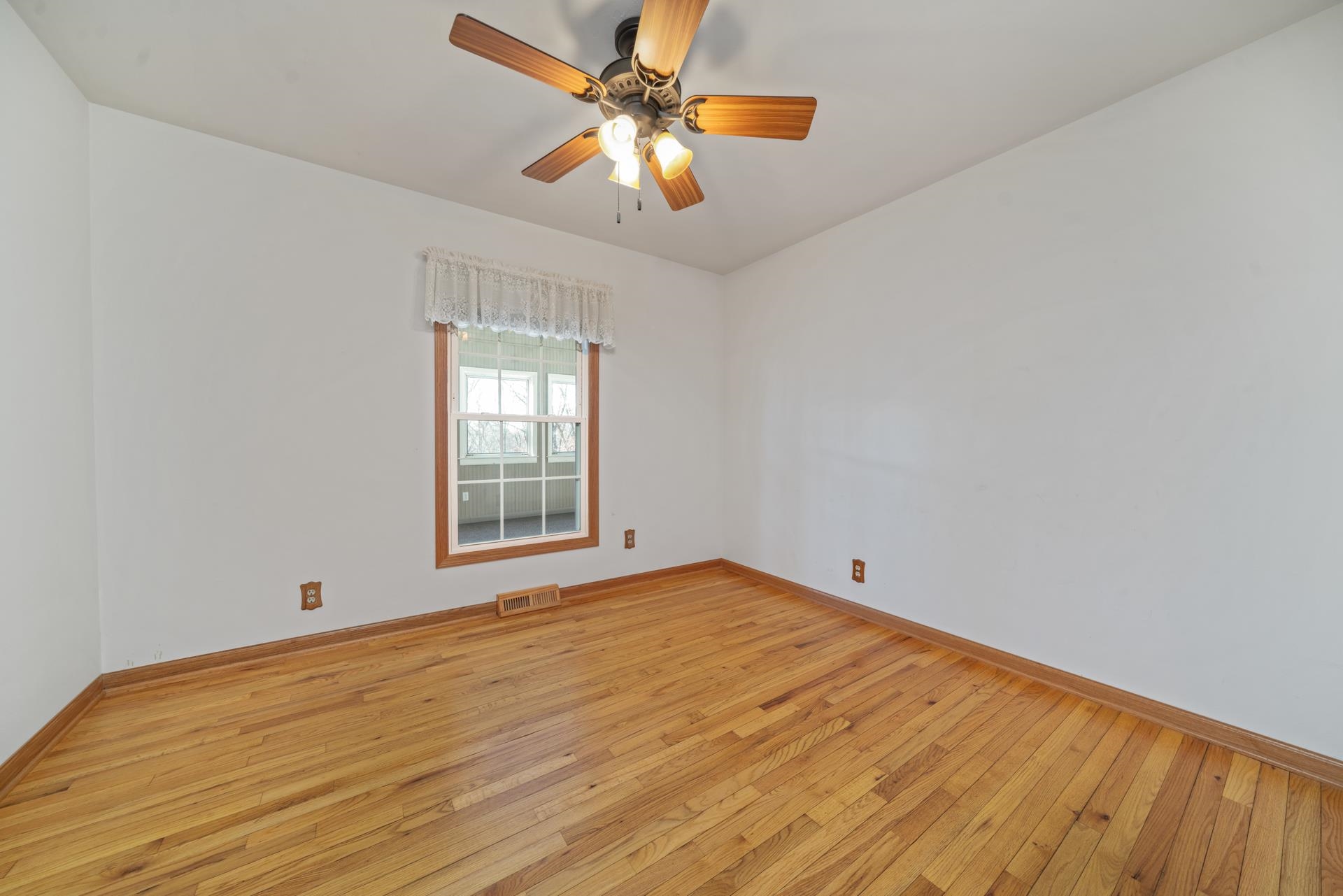 6572 North Deer Path Road Oregon, IL 61061 - Photo 11 of 35 Gallery Image 11