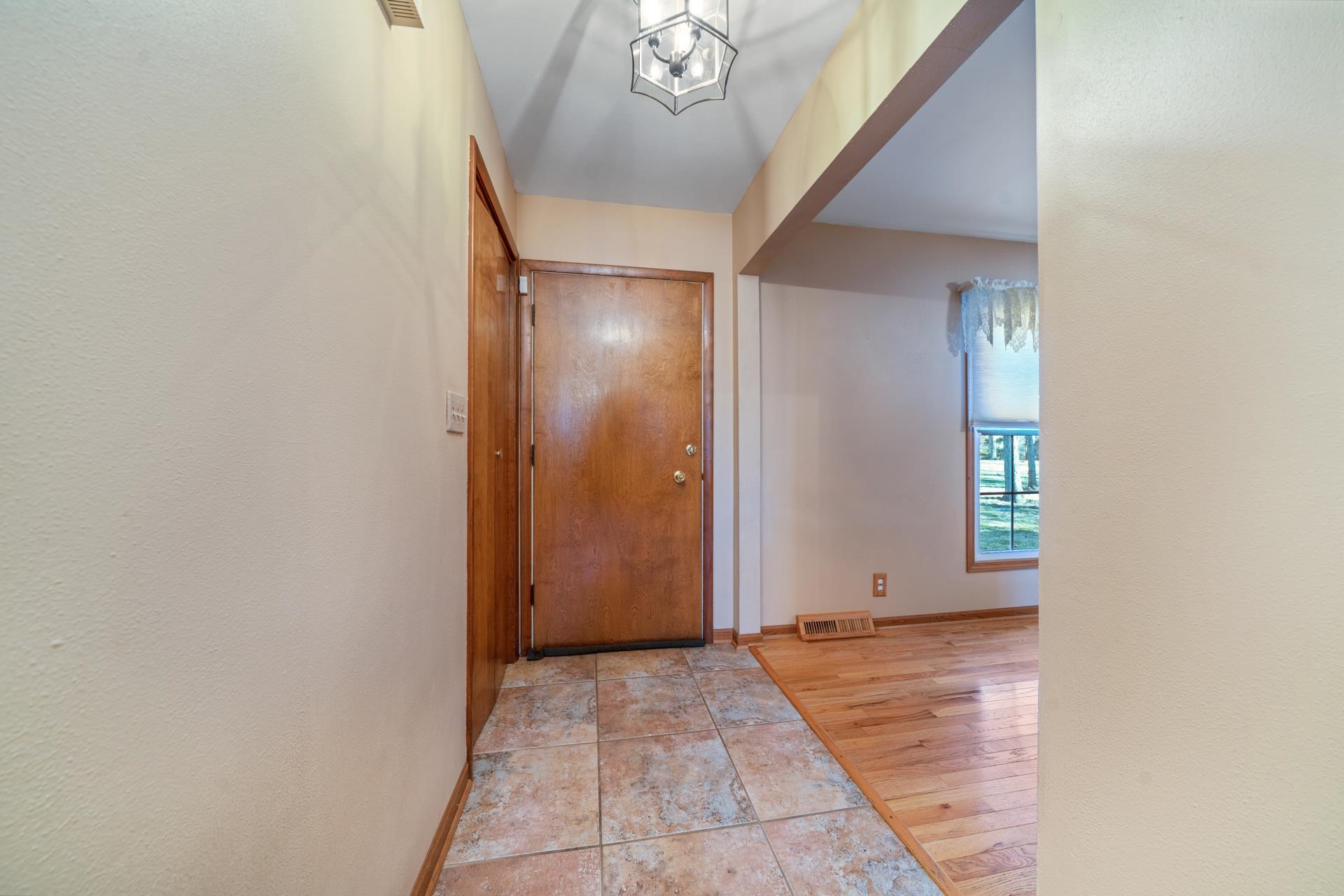 6572 North Deer Path Road Oregon, IL 61061 - Photo 5 of 35 Gallery Image 5
