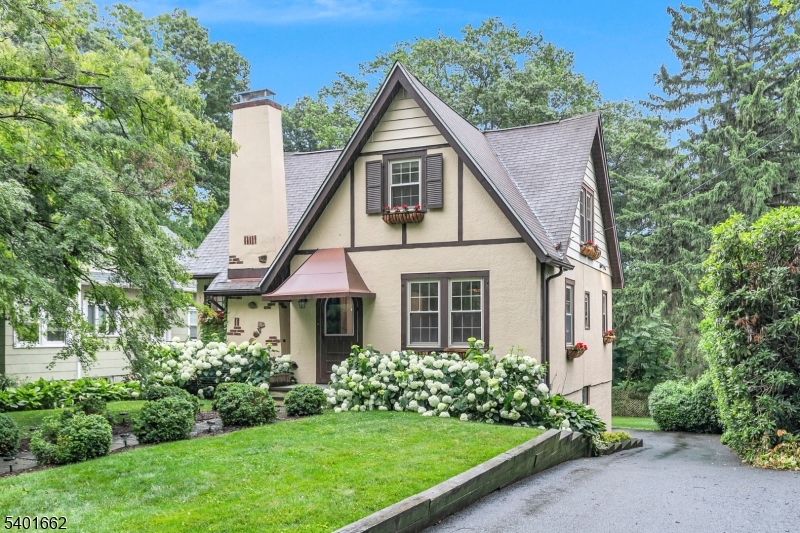 5 Tysley Street Basking Ridge, NJ 07920 - Photo 1 of 40