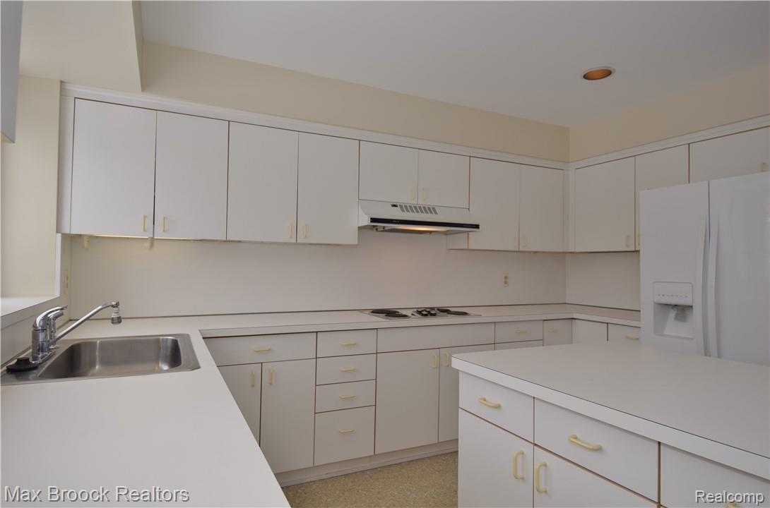 752 Hidden Ravines Trail Birmingham, MI 48009 - Photo 24 of 55 kitchen 5.JPG