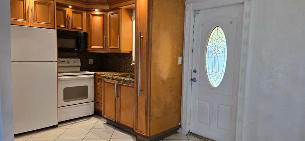 112 Newton Road West Park, FL 33023 - Photo 4 of 31