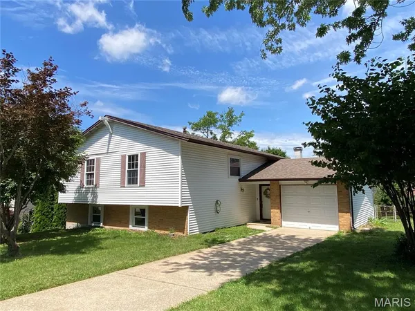 $329,900 | 1523 Shadow Lane, St. Charles, MO 63303