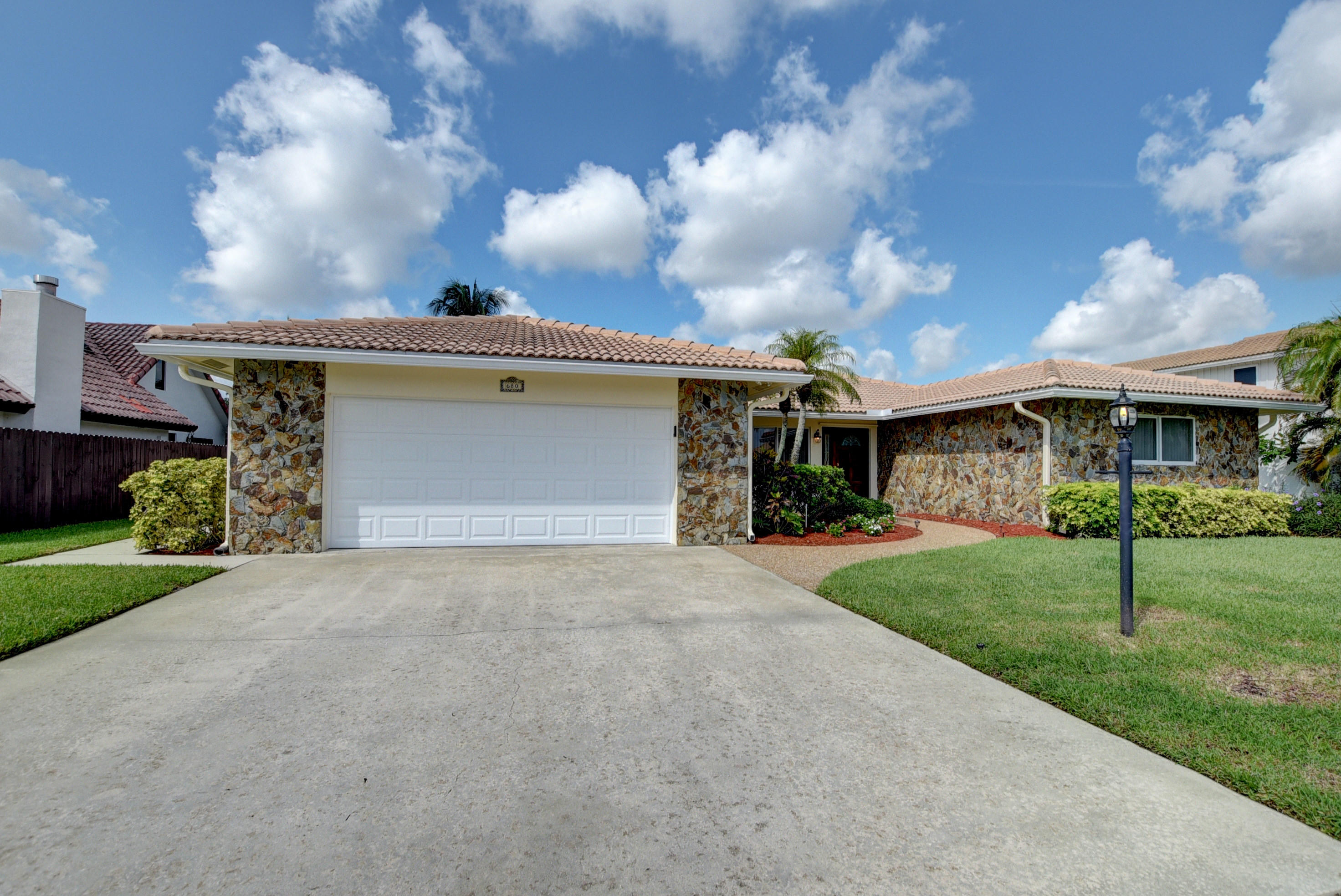680 Southwest 17th Street Boca Raton, FL 33486 - Photo 3 of 41 Garage & drive