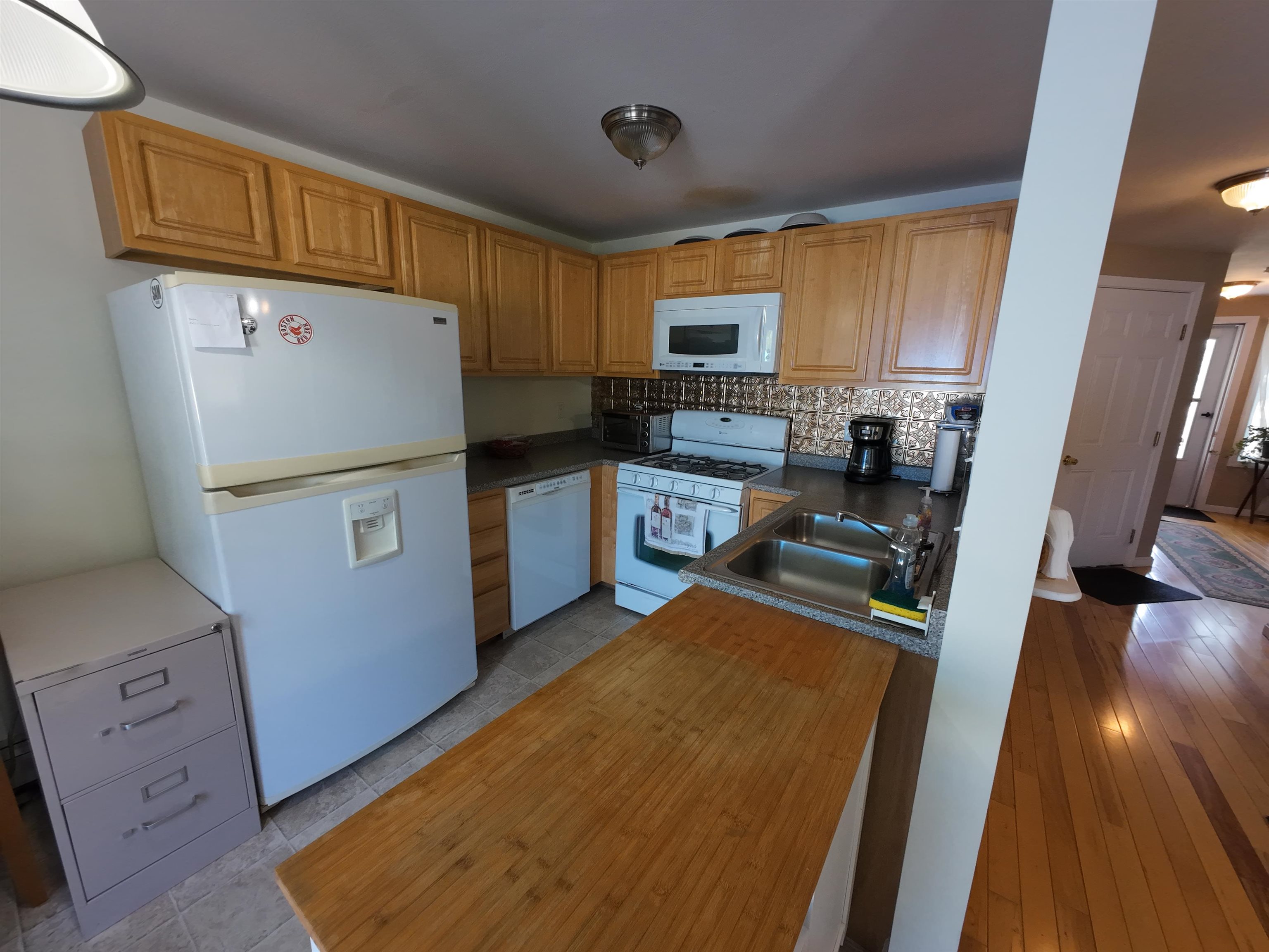 211 West Mitchell Street Manchester, NH 03103 - Photo 8 of 35