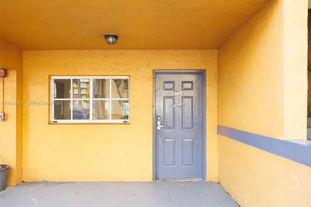 $2,000 | West End, Miami, FL 33193