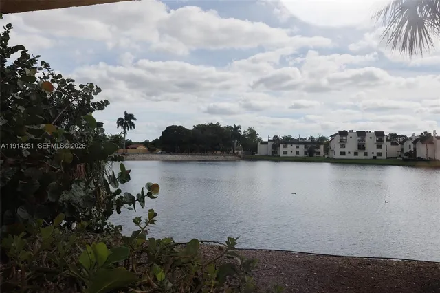 $2,000 | West End, Miami, FL 33193