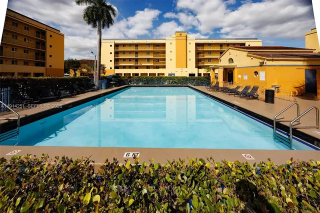 $2,000 | West End, Miami, FL 33193