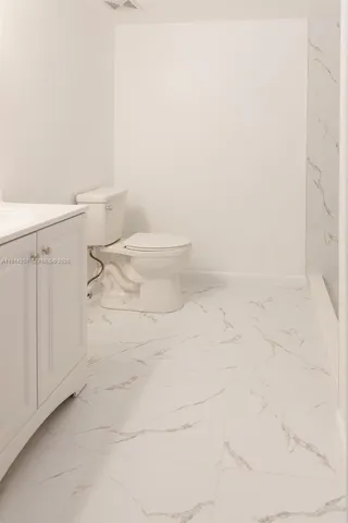 $2,000 | West End, Miami, FL 33193