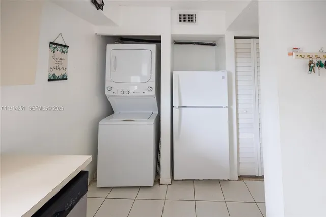 $2,000 | West End, Miami, FL 33193