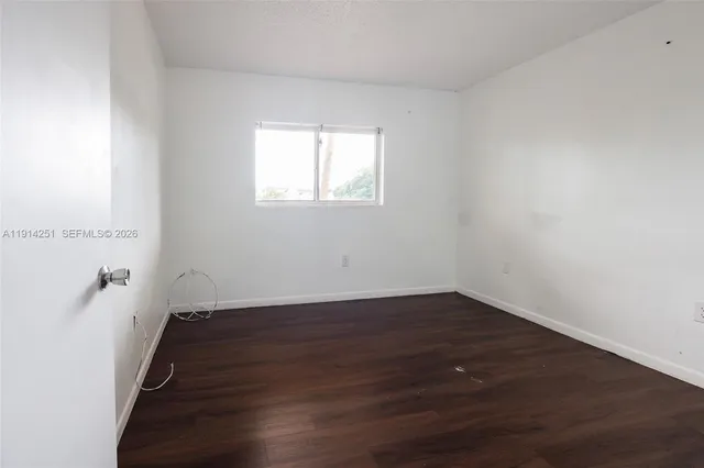 $2,000 | West End, Miami, FL 33193