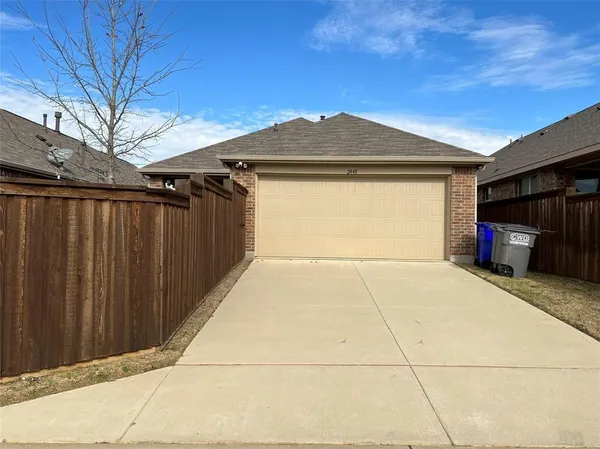 a view of garage and yard