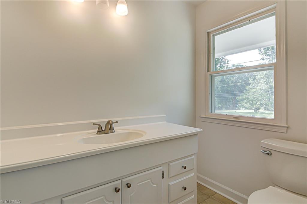 325 Old Mill Road High Point, NC 27265 - Photo 21 of 26 Primary bath