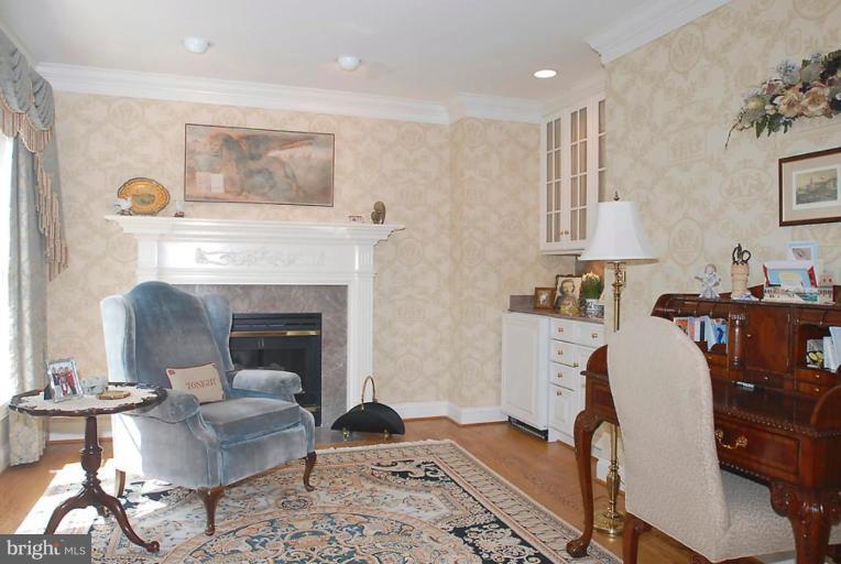 10495 Hannah Farm Road Oakton, VA 22124 - Photo 13 of 16 Sitting Room