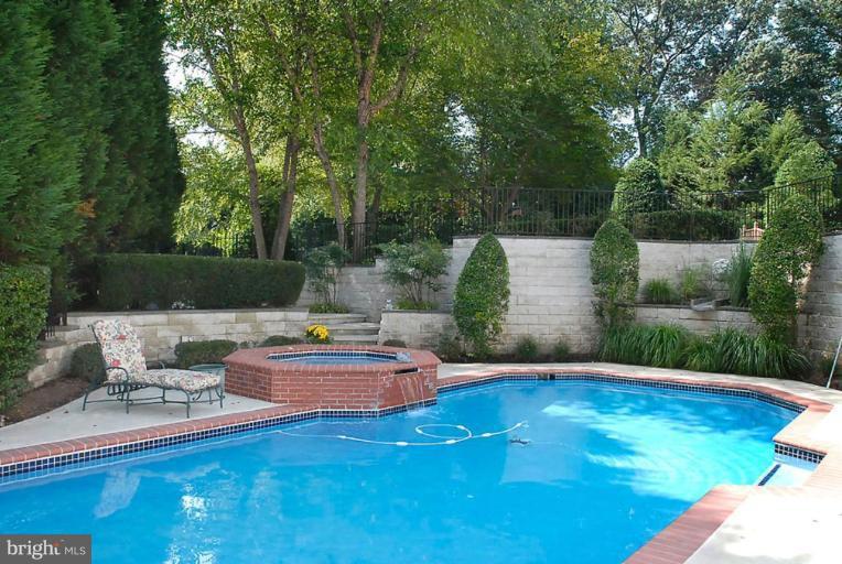 10495 Hannah Farm Road Oakton, VA 22124 - Photo 3 of 16 Swimming Pool