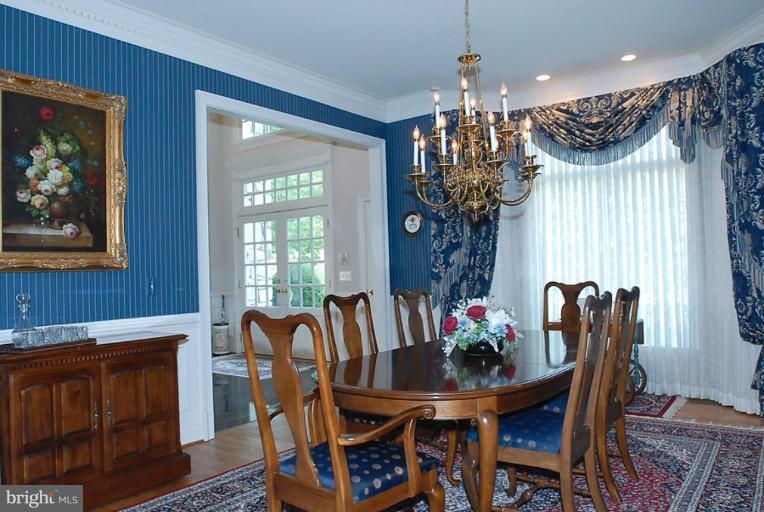 10495 Hannah Farm Road Oakton, VA 22124 - Photo 5 of 16 Dining Room