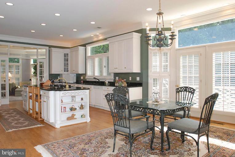 10495 Hannah Farm Road Oakton, VA 22124 - Photo 9 of 16 Kitchen