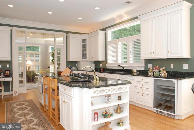 10495 Hannah Farm Road Oakton, VA 22124 - Photo 10 of 16 Kitchen #2