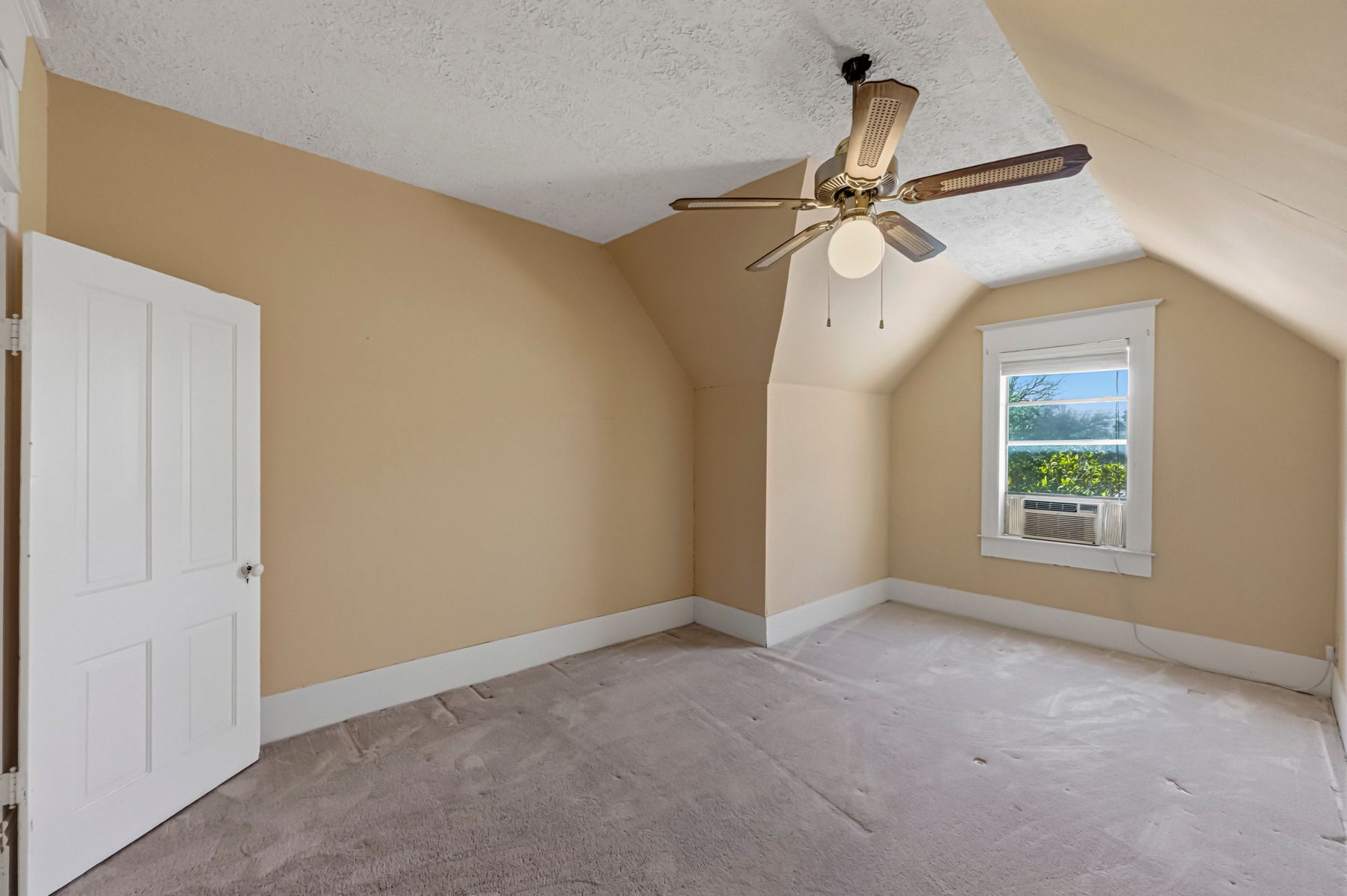 100 West 11th Street Elgin, TX 78621 - Photo 22 of 32 an empty room with windows and fan